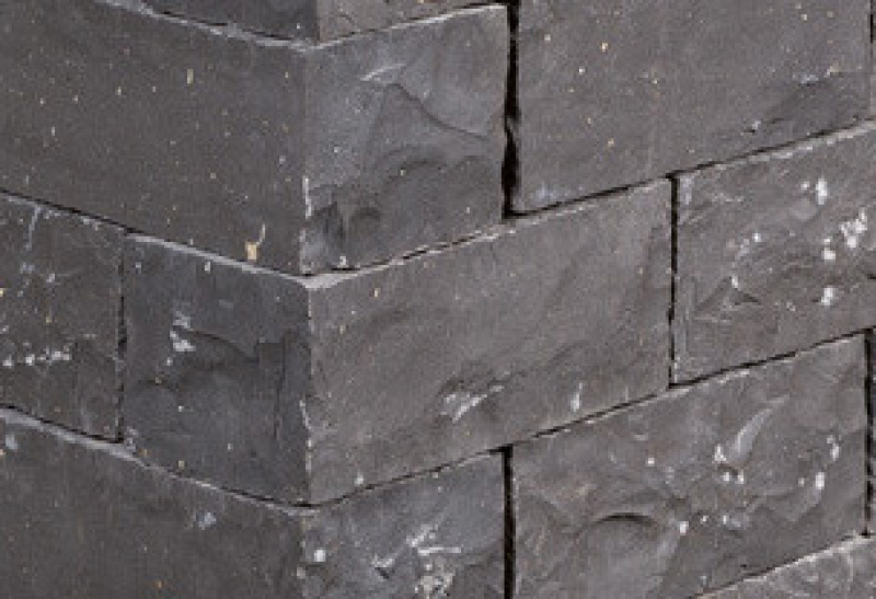 Basalt Systemmauerwerk