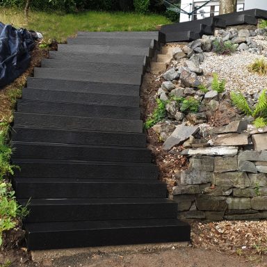 Gartentreppe aus Basalt Blockstufen