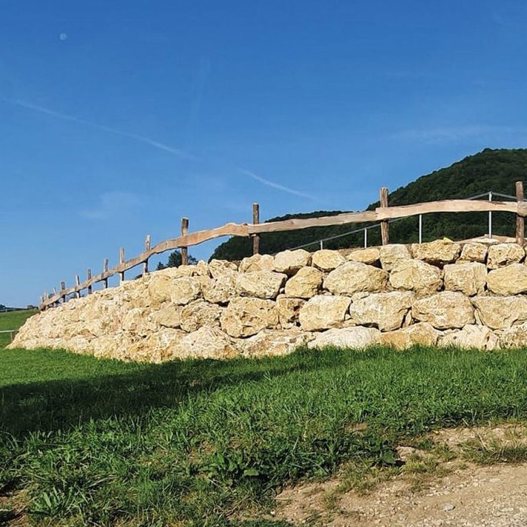 Jurakalk Mauer Wasserbausteine zur Hangabsicherung