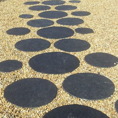 Schiefer Trittplatten